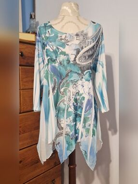 Pretty Woman Watercolor Paisley Handkerchief-Hem Tunic in Aqua and White